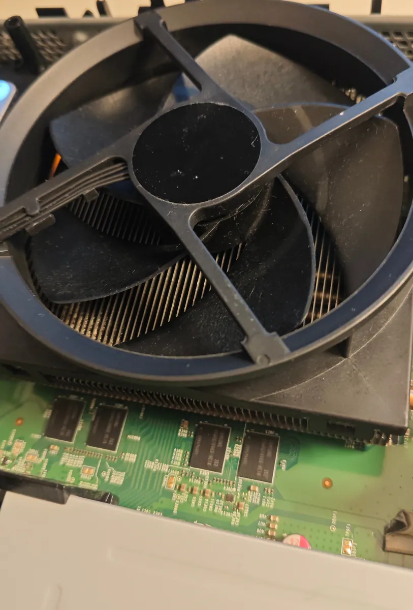 Xbox One fan back in the console after cleaning, with clean blades and hub